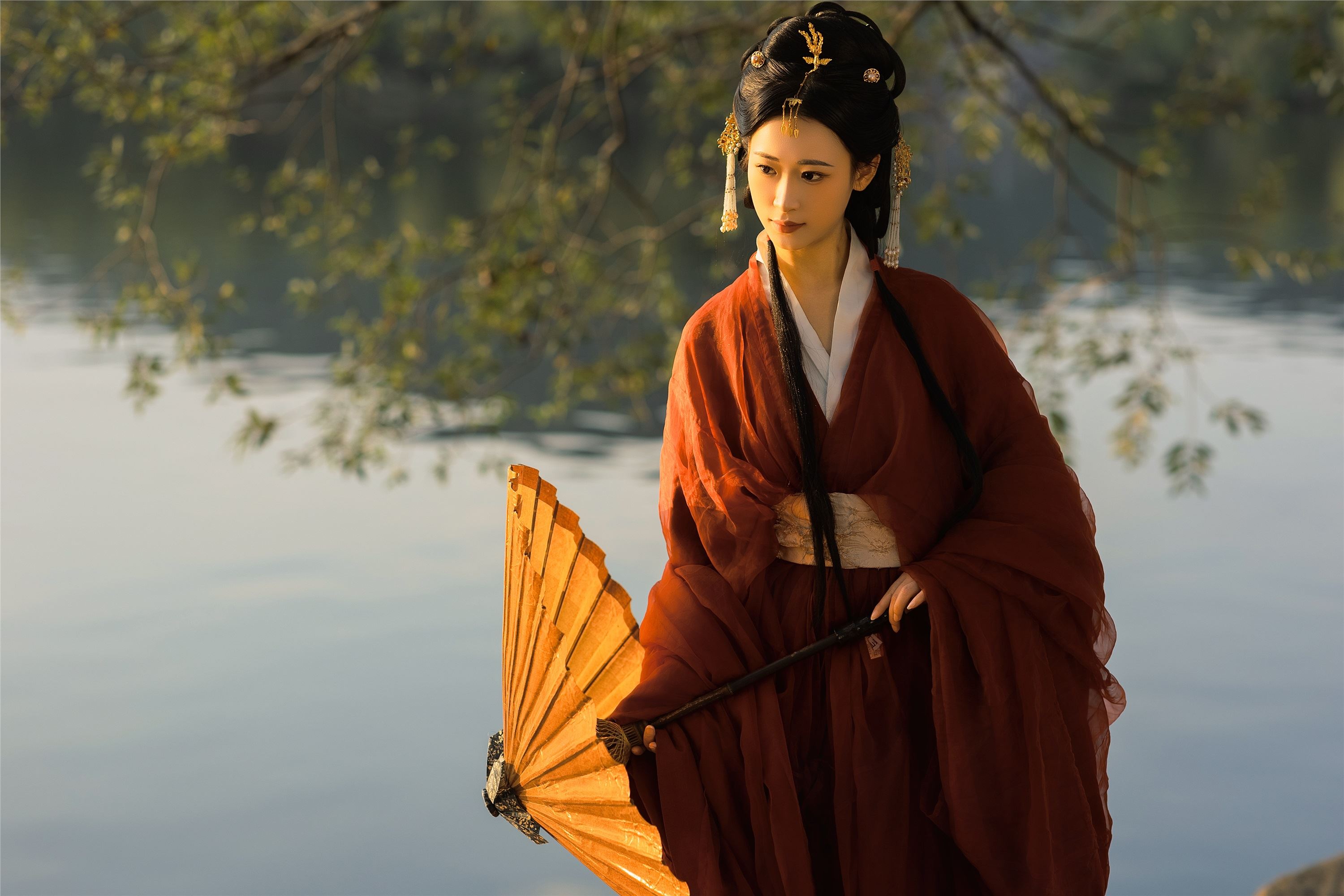 YITUYU艺图语 2025.01.27 落日熔金 江月月月